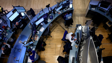 Wall Street décroche, alors que les prix du pétrole flambent