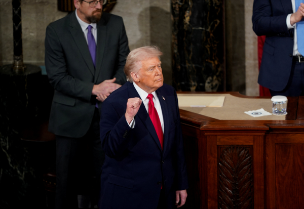 Wall Street décroche avec l'Iran, alors que le pétrole flambe