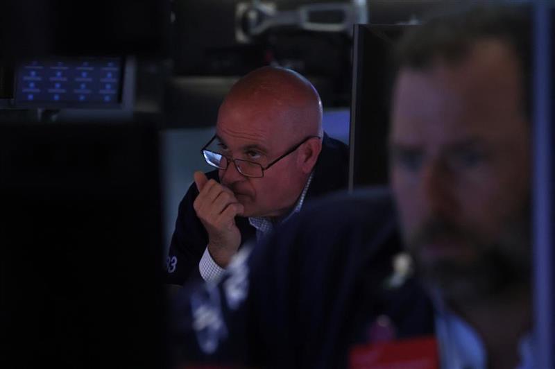 Wall Street déprime encore, en attendant Apple et Amazon
