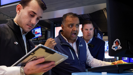 Wall Street : Dow Jones au sommet, Nasdaq en berne