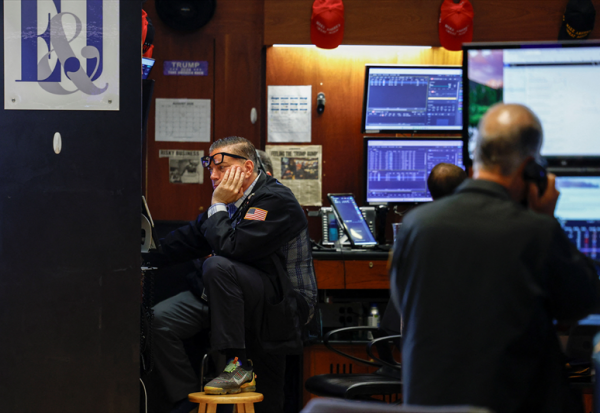 Wall Street : Dow Jones au sommet, Nasdaq en retrait