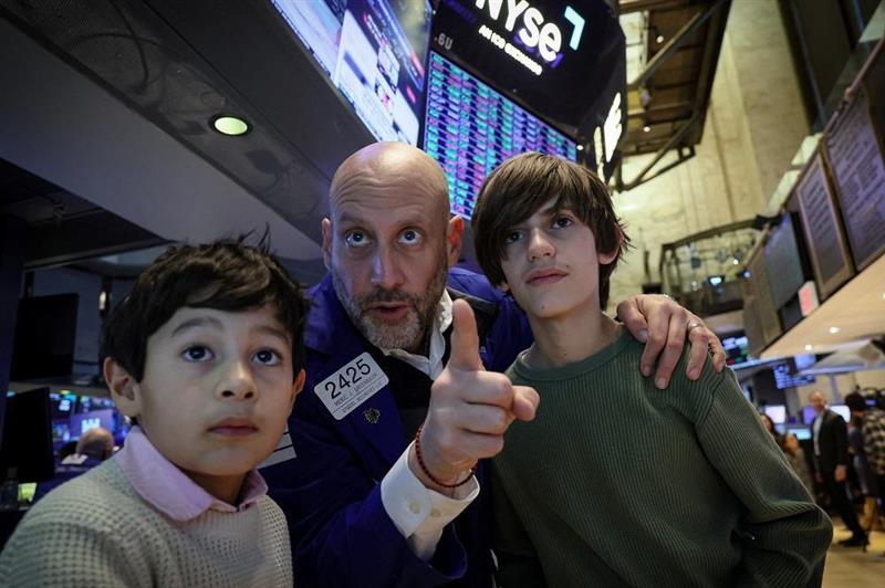 Wall Street : Dow Jones en vive hausse, Nasdaq en retrait