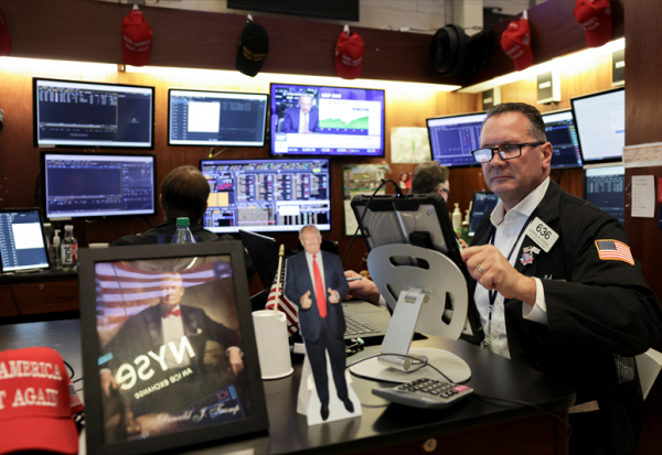 Wall Street efface ses pertes avec les espois commerciaux