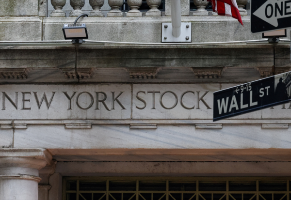 Wall Street en repli, avec Tesla, IBM et les tensions commerciales