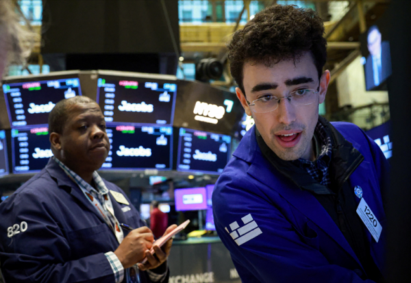 Wall Street grimpe avec les espoirs d'apaisement au Moyen-Orient