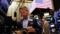Wall Street hésite après une inflation "en ligne", sur fond d'offensive commerciale de Trump