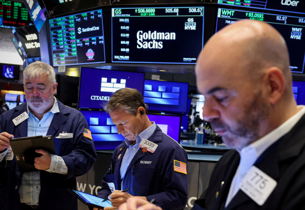 Wall Street hésite sur les sommets, après des 'stats' contrastées