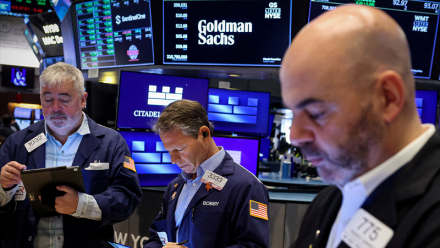 Wall Street hésite sur les sommets, après des 'stats' contrastées