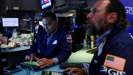 Wall Street hésite sur les sommets, S&P stable