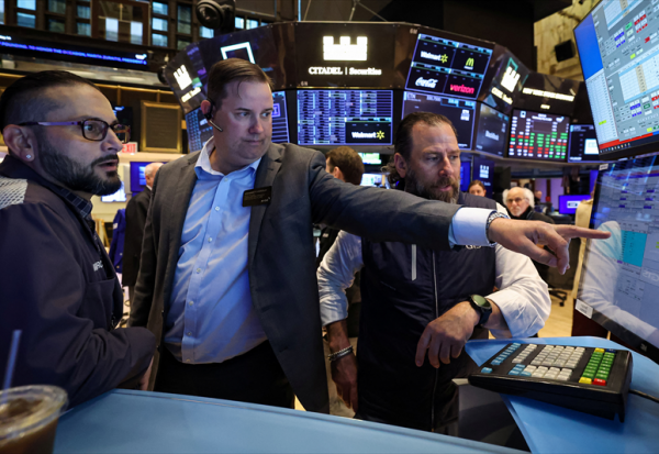 Wall Street incertain, alors que les rendements obligataires inquiètent