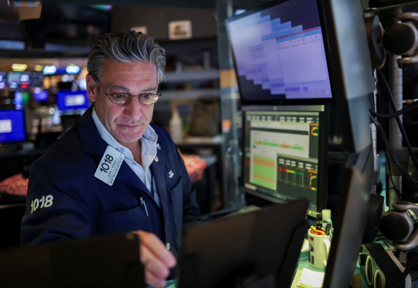 Wall Street incertain après la purge, mais le Bitcoin brille