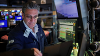 Wall Street incertain après la purge, mais le Bitcoin brille