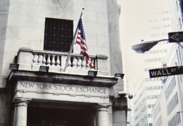 Wall Street : le Dow Jones grimpe encore avec GM, le Nasdaq souffle