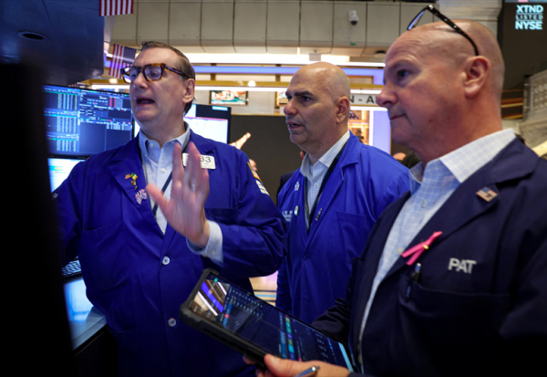 Wall Street : le Nasdaq défend ses records, mais le Dow Jones fléchit