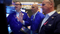 Wall Street : le Nasdaq défend ses records, mais le Dow Jones fléchit