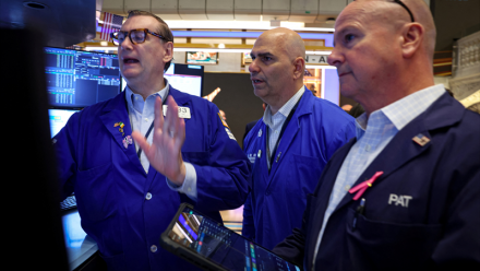 Wall Street : le Nasdaq défend ses records, mais le Dow Jones fléchit