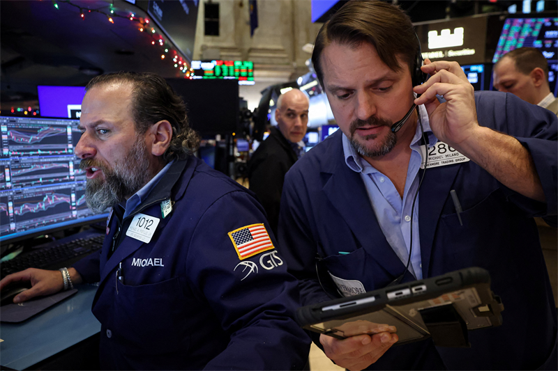 Wall Street : le S&P 500 échoue sur les 7.000 pts et repasse dans le rouge