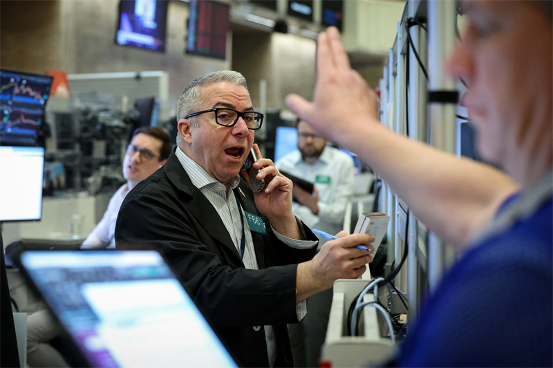 Wall Street limite la casse, alors que Trump temporise concernant l'Iran