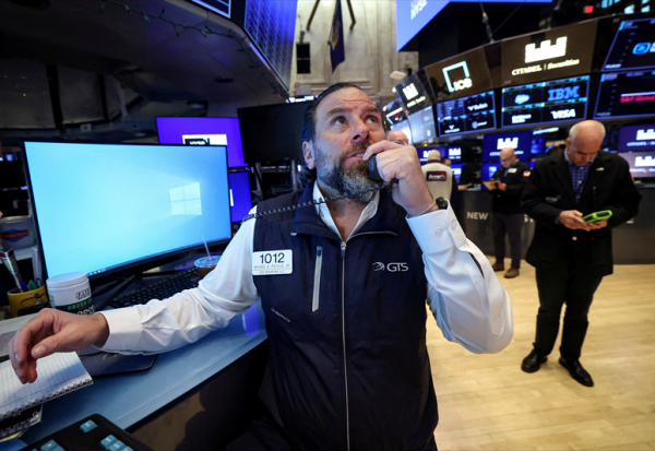 Wall Street persiste dans le rouge, après la pause du 'Washington's Birthday'