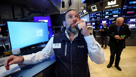 Wall Street persiste dans le rouge, après la pause du 'Washington's Birthday'