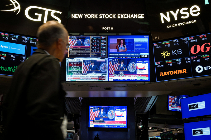 Wall Street persiste dans le rouge après les records