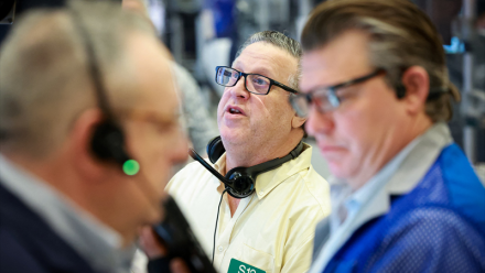 Wall Street rebondit, alors que les cours du brut fléchissent