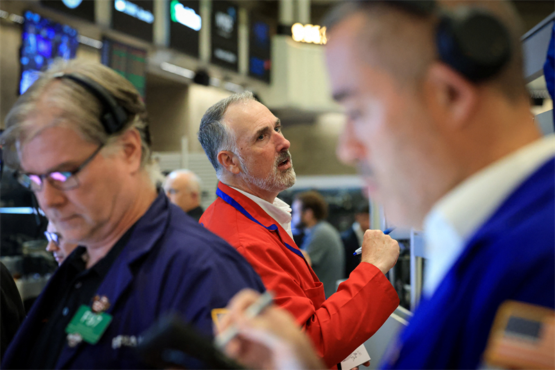Wall Street retombe, en attendant la Fed, Microsoft et Meta