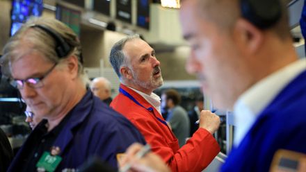 Wall Street retombe, en attendant la Fed, Microsoft et Meta