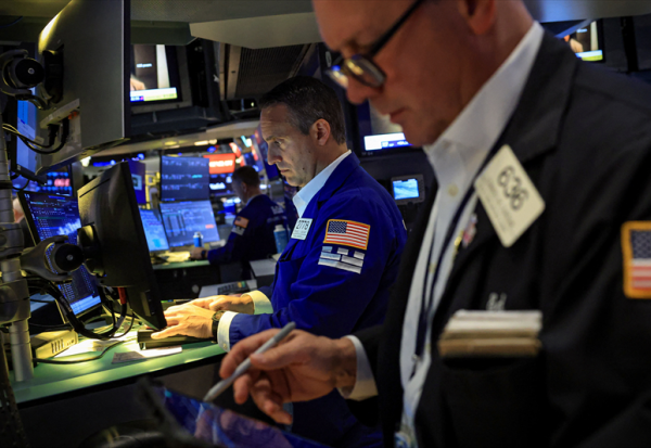 Wall Street se redresse avec l'accalmie au Moyen-Orient