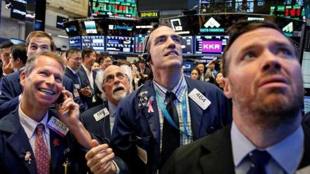 Wall Street se redresse timidement, mais Tesla chute encore