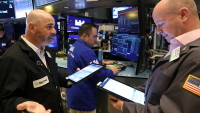 Wall Street sous pression, alors que Trump tacle la Chine