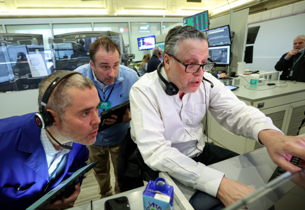 Wall Street sous pression, après la nomination de Warsh à la tête de la Fed