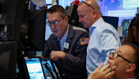 Wall Street : stable en attendant la rencontre Trump-Zelensky
