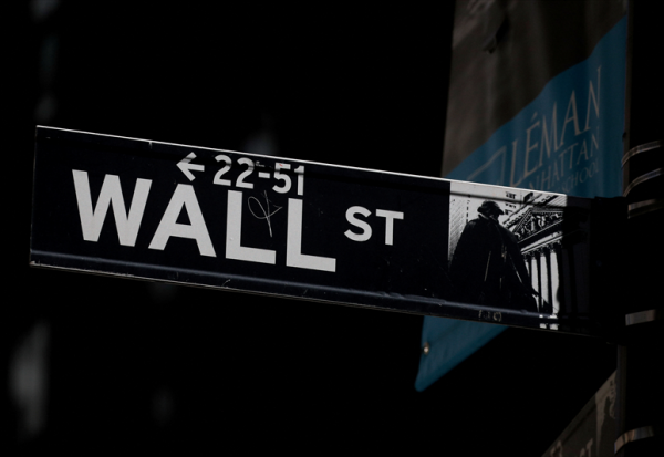 Wall Street termine en légère hausse, avec le recul des anticipations de hausses de taux