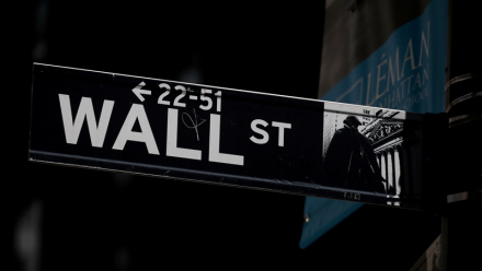 Wall Street termine en légère hausse, avec le recul des anticipations de hausses de taux