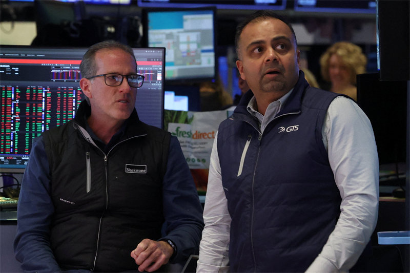 Wall Street timidement dans le vert avant les 'stats'