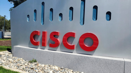 Wall Street toujours plus haut, dopé par Cisco