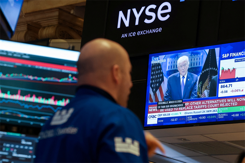 Wall Street trébuche, alors que Trump multiplie les menaces commerciales