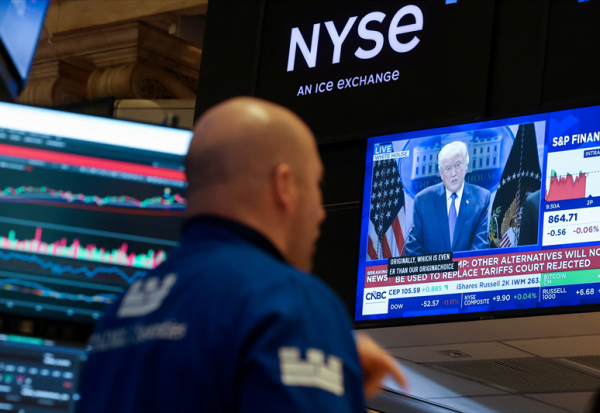 Wall Street trébuche, alors que Trump multiplie les menaces commerciales
