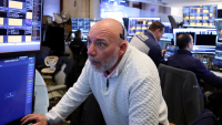 Wall Street trébuche avec les tensions sur l'obligataire et les craintes de durcissement monétaire