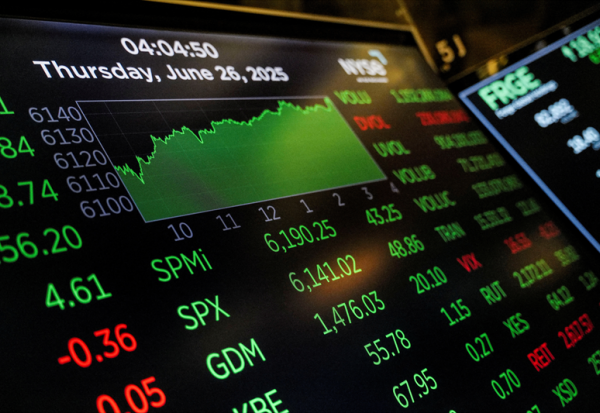 Wall Street : Trump envisage la fin des déficits, une croissance de 15% et un emploi "vraiment bon"