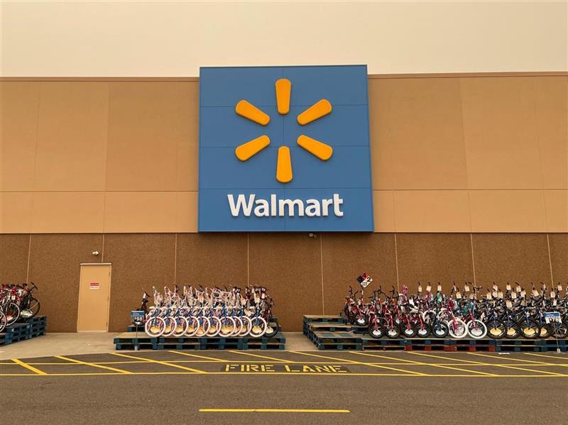 Walmart relève ses prévisions à Wall Street