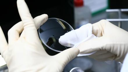 EssilorLuxottica rachète le Thaïlandais Top Charoen