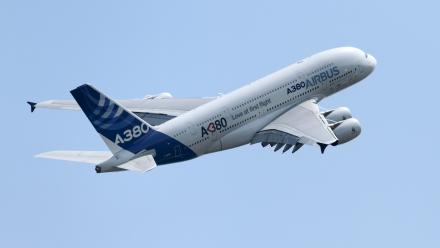 Konecranes en flèche, Airbus et bp en contrepoids