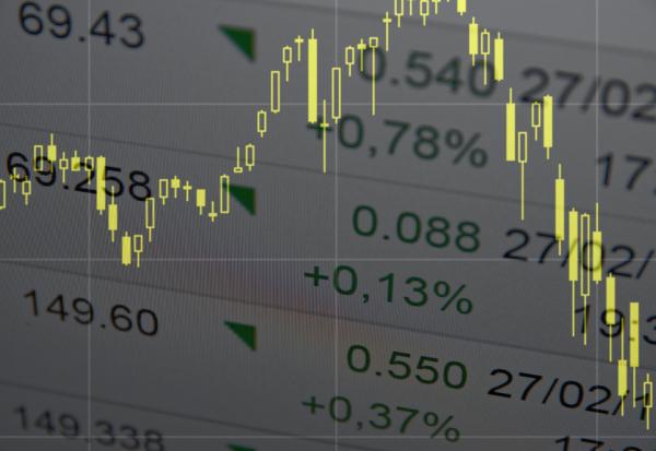 Wall Street : la santé et les détaillants sauvent la séance
