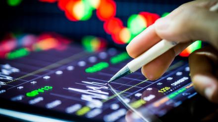 Wall Street rattrapée par le pétrole et les déceptions dans les logiciels