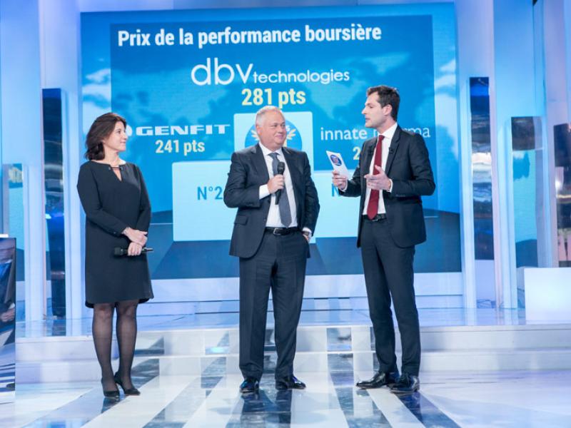 Catherine Nini, PDG de Bourse Direct, remet à Pierre-Henri Benhamou, Président directeur général et co-fondateur de DBV TECHNOLOGIES, le Prix de la performance boursière